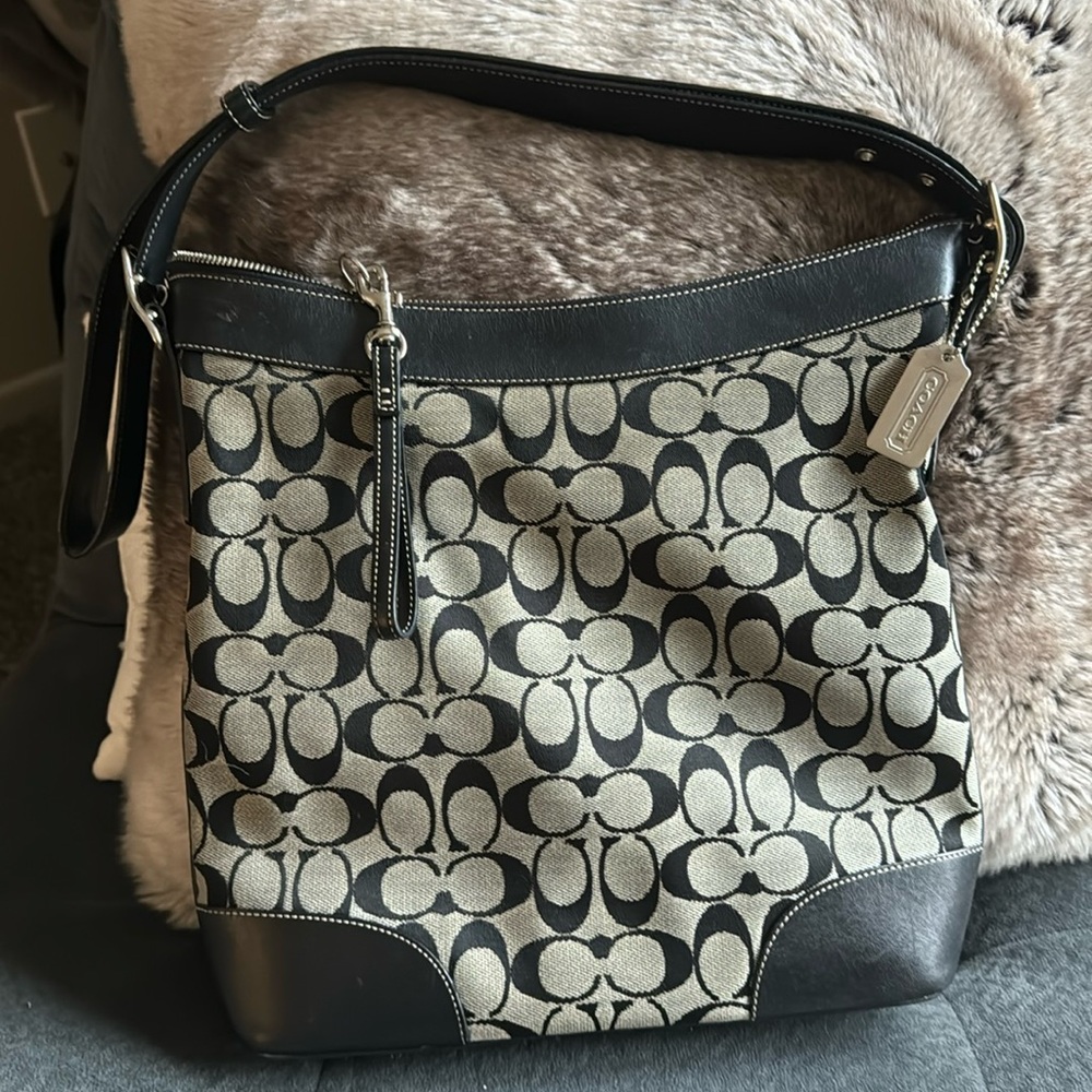 Coach handbag. Great condition!